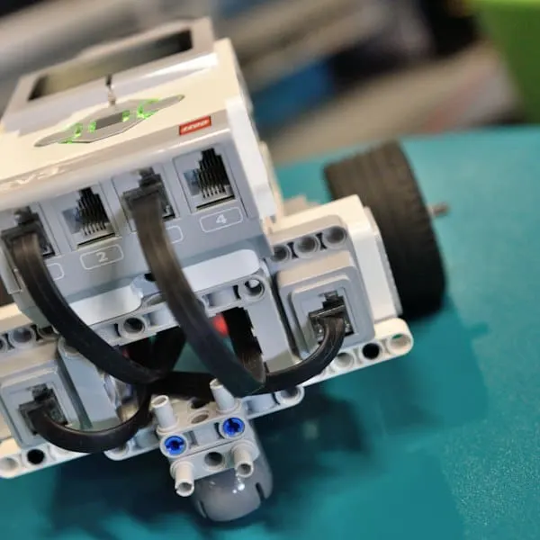 Robot construido con piezas LEGO
